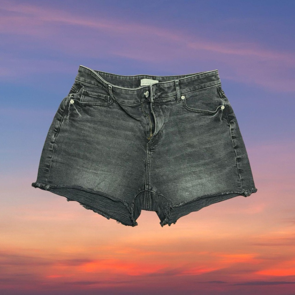 LOFT Curvy High-Rise Frayed Jean Shorts – Washed Black – Size 4 / 27
